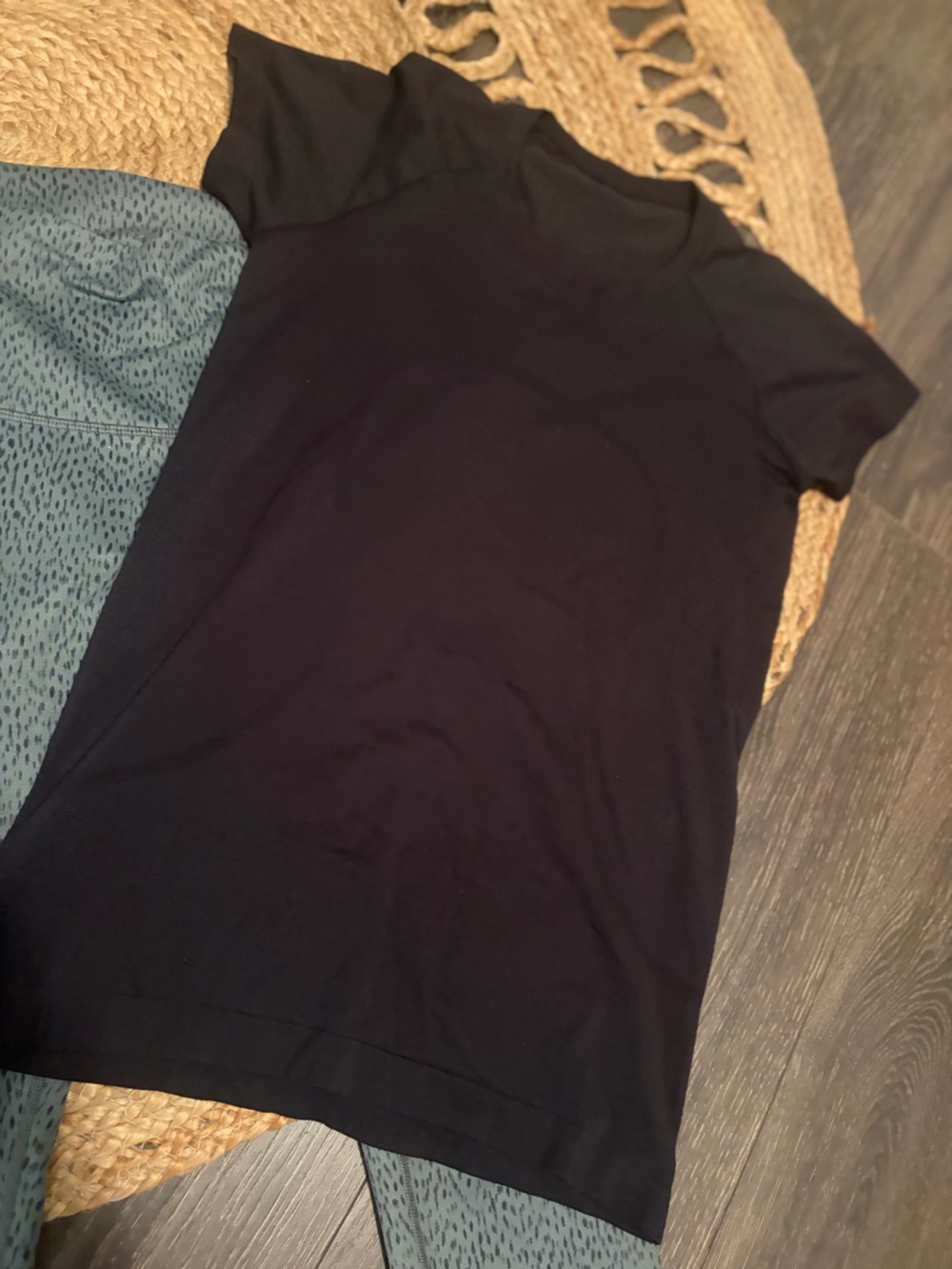 Lululemon outfit size medium - Picture 2 of 5
